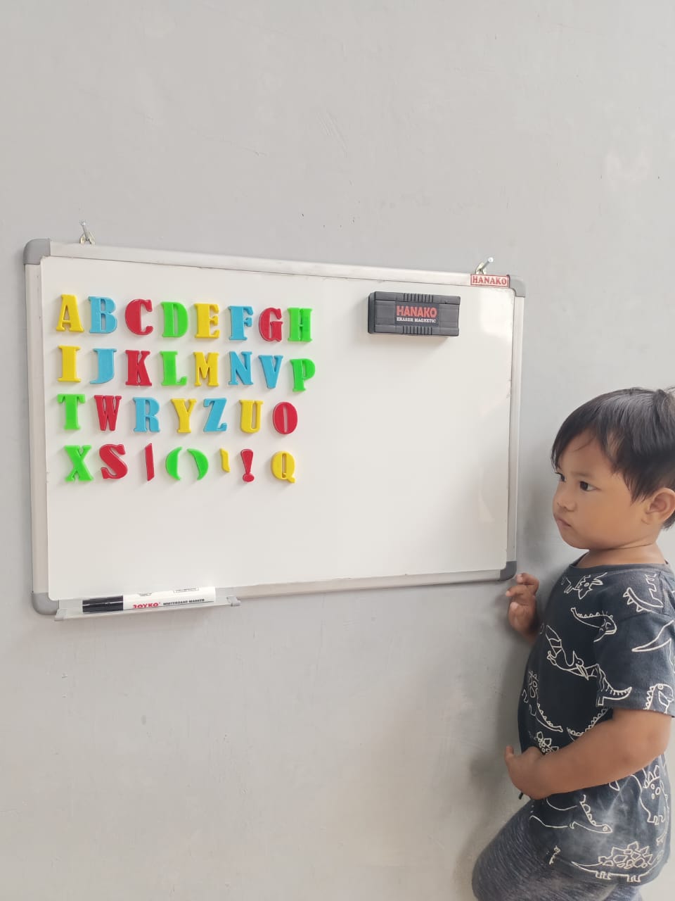 menulis di whiteboard 3